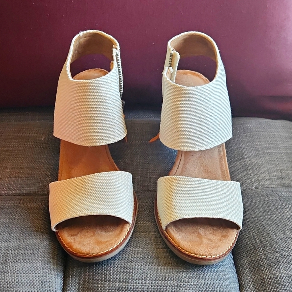 Tom's Majorca Cutout Sandals in Taupe, Sz 8